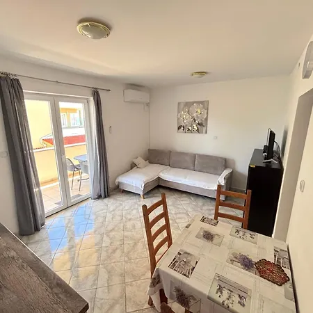 Blanusa C Apartman *