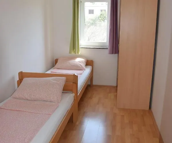 Blanusa C Appartement Povljana